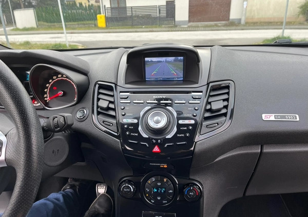 Ford Fiesta cena 43900 przebieg: 104000, rok produkcji 2014 z Kielce małe 742